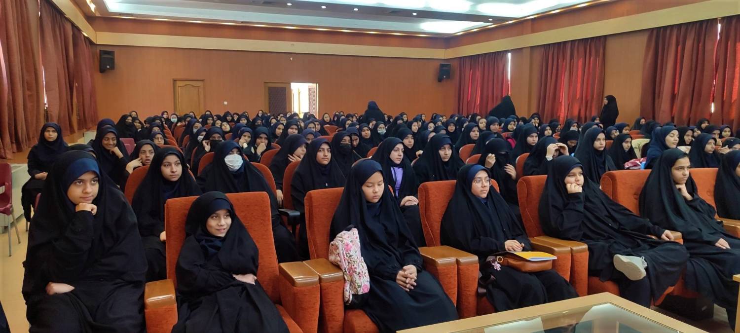 «نزدیک قله‌ایم»؛ نشست معرفتی دبیرستان امام رضا(ع) در مسیر جهاد تبیین