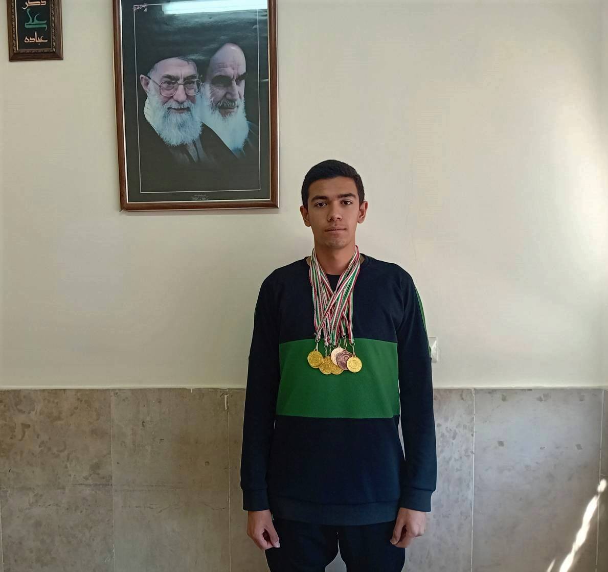 کسب سکوی نخست و رکوردزنی دانش آموز مدرسه امام رضا(ع) در رشته پرش طول