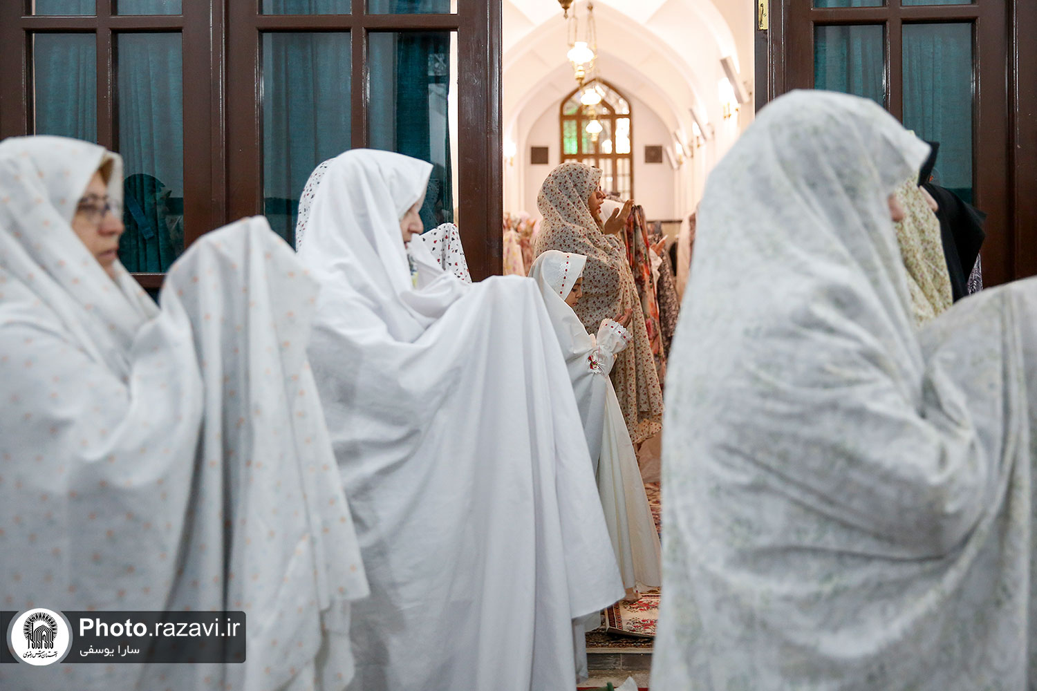 روایت اعتکاف بانوان در مسجد گوهرشاد، حکایت زیباترین لحظات از آشنایی ها، همدلی ها و رفاقت های ناب جمعی برگزیده از دختران و مادران کشورمان است که در بهشت ایران زمین گردهم آمده اند.