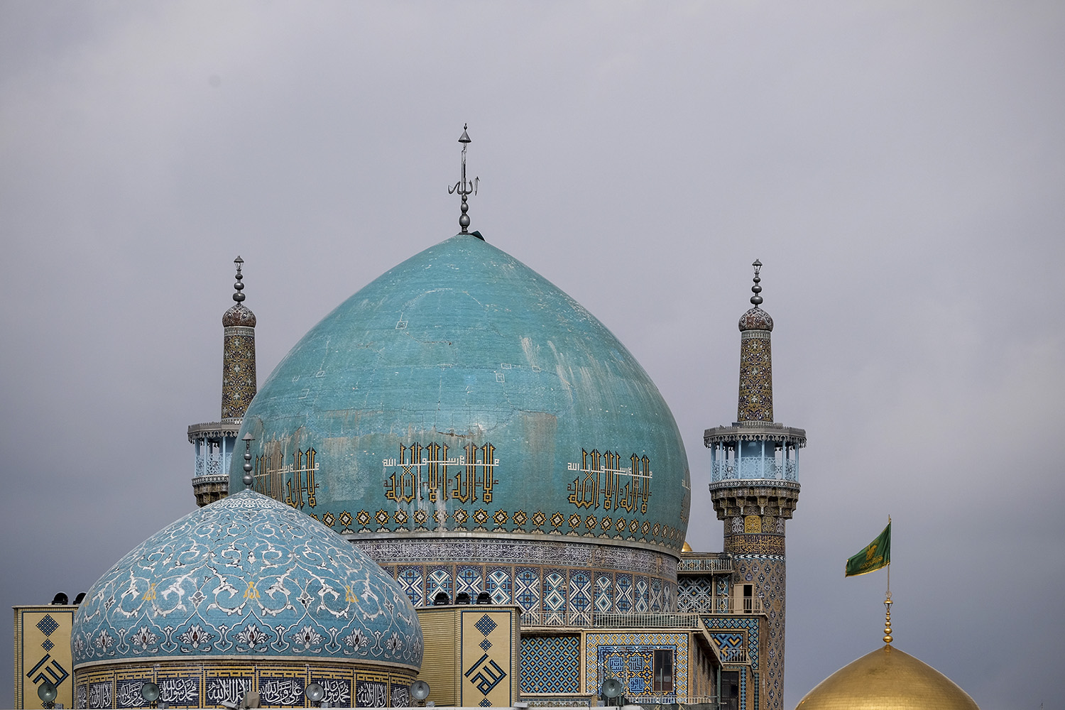 عکس با کیفیت : گنبد و گلدسته مسجد گوهرشاد حرم مطهر رضوی