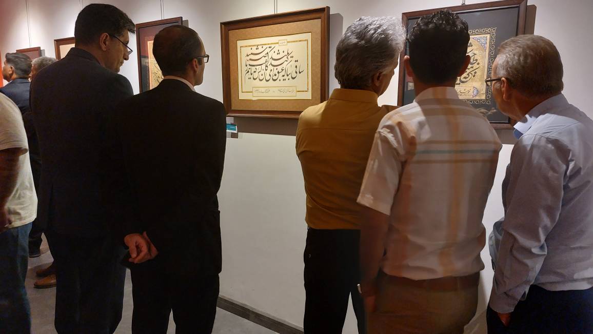 نمایشگاه گروهی آثار خوشنویسی استاد احمد قائم‌مقامی و جمعی از هنرجویان با عنوان «نقطه سبز» در نگارخانه رضوان مشهد افتتاح شد. 