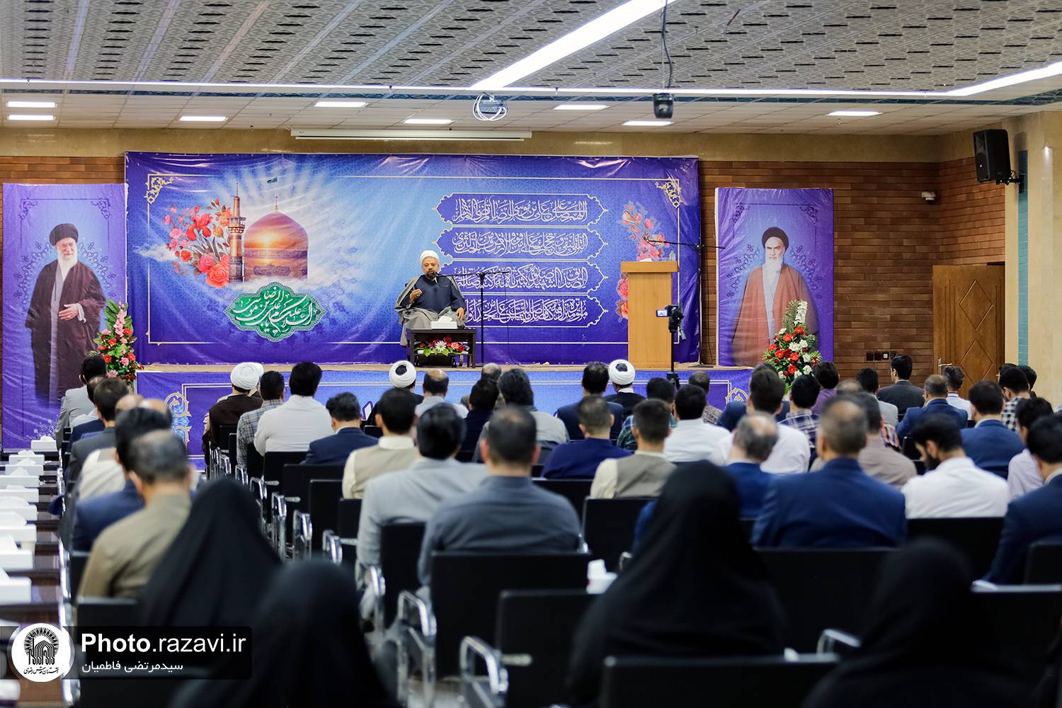 همزمان با بزرگداشت روز کارگر، آیین تقدیر از 100 نفر از کارکنان موسسه موقوفه خدمات زائر برگزار شد.