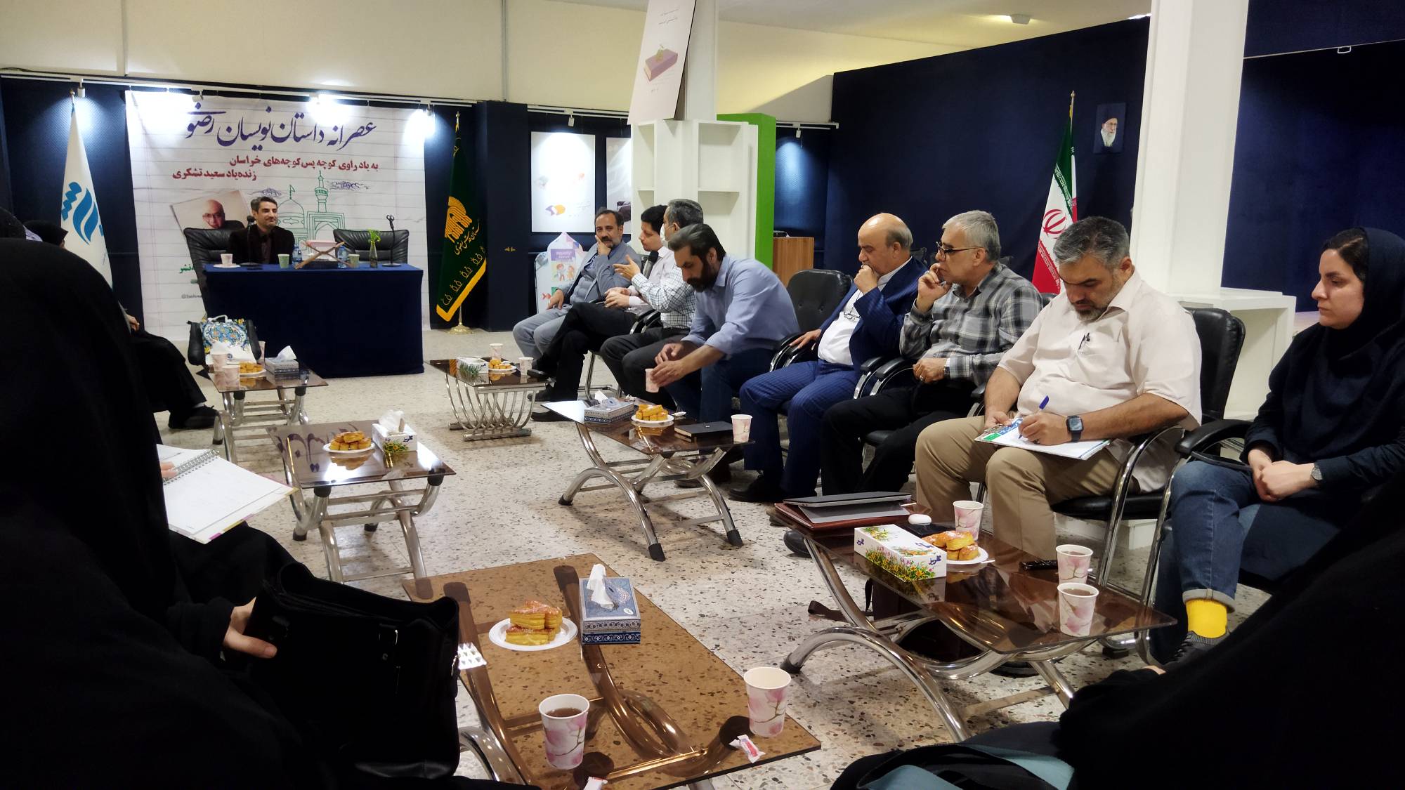 دور جدید عصرانه داستان نویسان رضوی در فروشگاه مرکزی انتشارات به‌نشر آغاز به کار کرد.