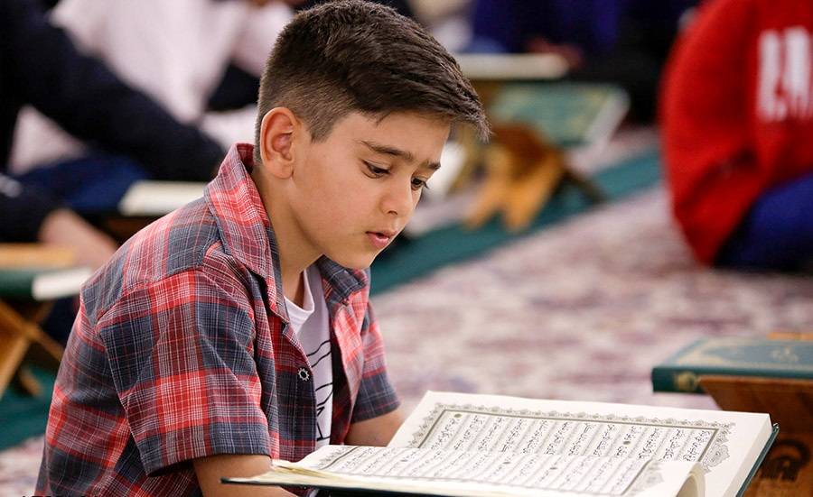 راهکارهای چگونگی ارتباط موثر با نوجوانان در کرسی خانواده قرآنی مورد بررسی قرار گرفت. 