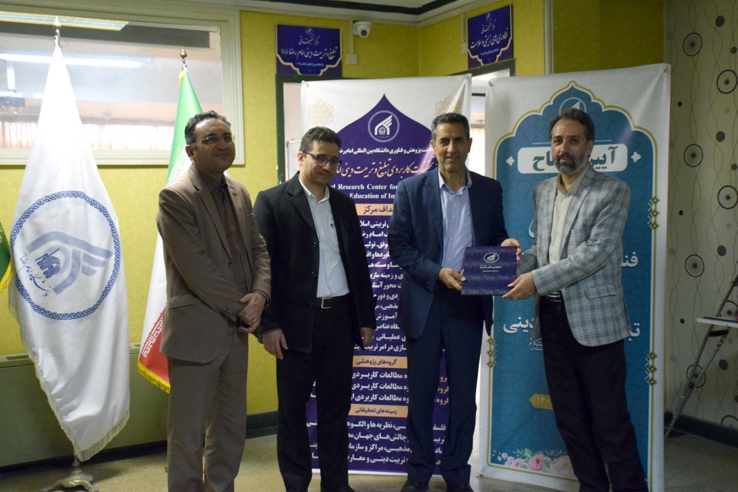 مركز تحقيقات كاربردي «تبليغ و تربيت ديني امام رضا (ع)» و «مركز تحقيقات فناوري هاي زيستي و سلامت» به صورت رسمي افتتاح و فعاليت خود را آغاز كرد.