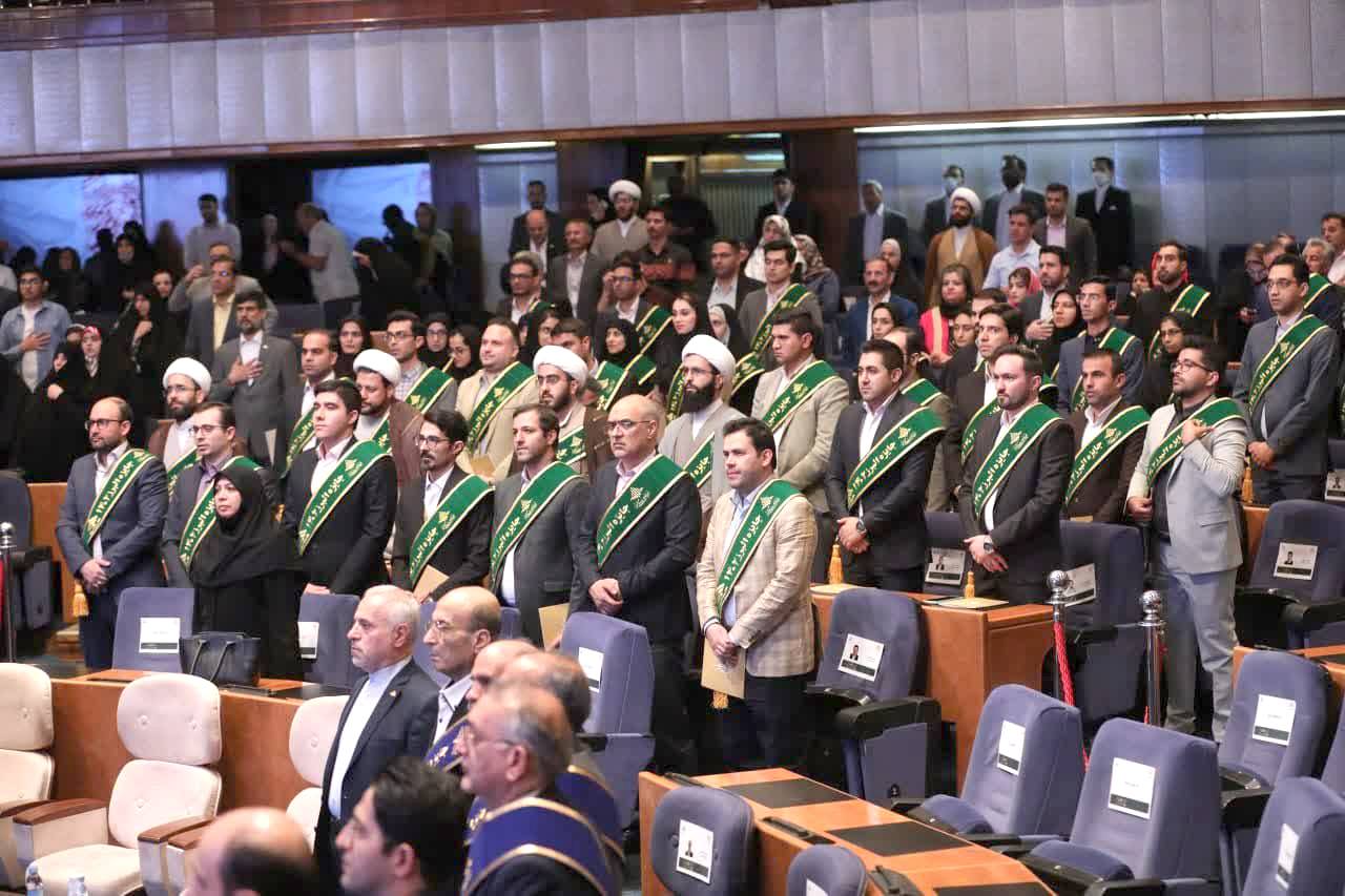 دو طلبه از دانشگاه علوم اسلامی رضوی در جمع 61 برگزیده جایزه ملی البرز موسوم به نوبل ایرانی قرار گرفتند که از آنها تقدیر شد.