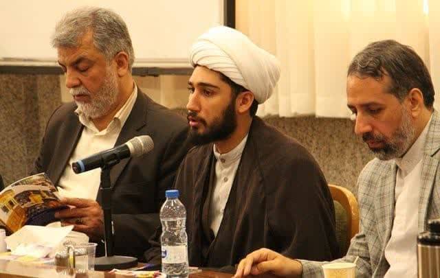 نشست ستاد بزرگداشت دهه كرامت به میزبانی آستان حضرت شاهچراغ برگزار شد.