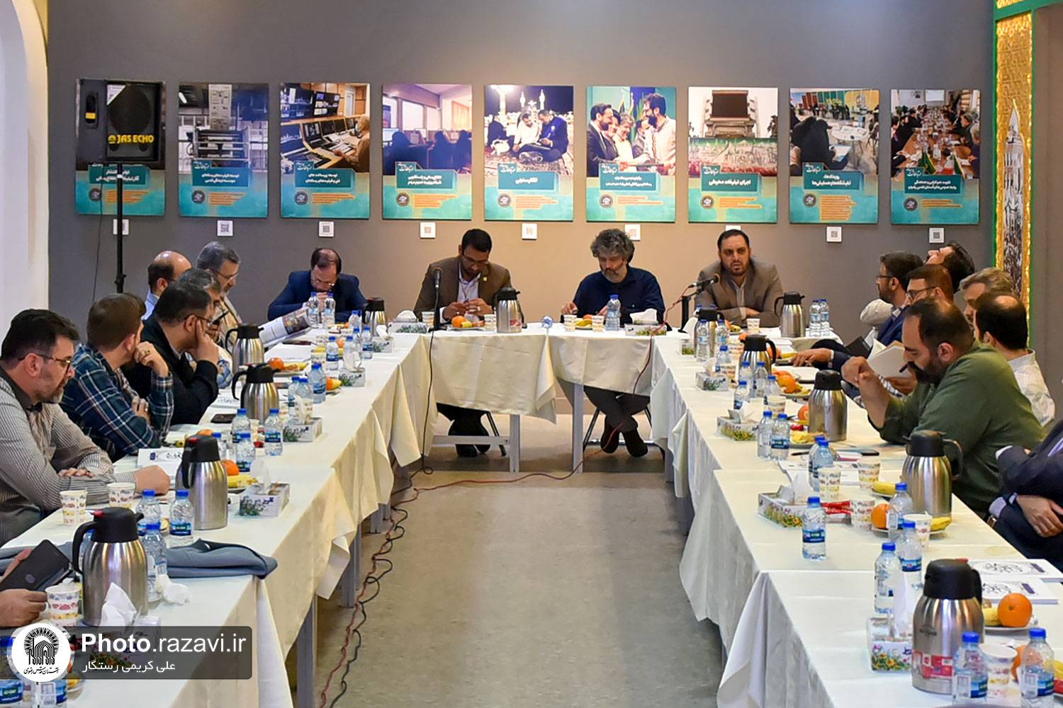 در نشست هم‌اندیشی معاونت سیمای رسانه ملی و مرکز ارتباطات و رسانه آستان قدس رضوی، بر افزایش همکاری‌های دو مجموعه ذیل پرچم امام رضا(ع) و پوشش گسترده برنامه‌های دهه کرامت تاکید شد.