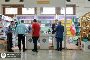 وزیر سابق نیروی کشور از غرفه آستان قدس رضوی در سی و چهارمین نمایشگاه بین‌المللی کتاب تهران بازدید کرد.