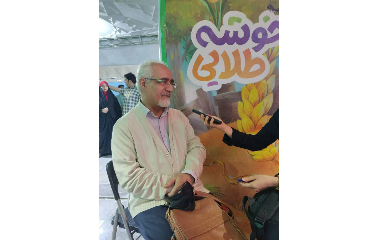 مجید راستی در بازدید از سی و چهارمین نمایشگاه بین‌المللی کتاب تهران گفت: «اسب چوبي»؛ روایت قصه‌ای از زندگی امام رضا(ع) بر پایه منابع معتبر است که ویژه کودکان نگارش شده است.