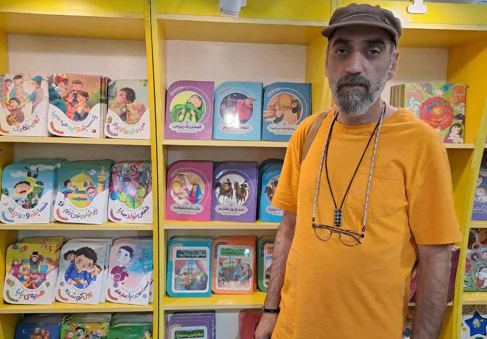 حامد جلالی داستان‌نویس حوزه کودک و نوجوان در بازدید از نمایشگاه کتاب تهران گفت: «صبح روز هفتم» روایت ماجرایی از کرامت امام رضا(ع) برای کودکان است.