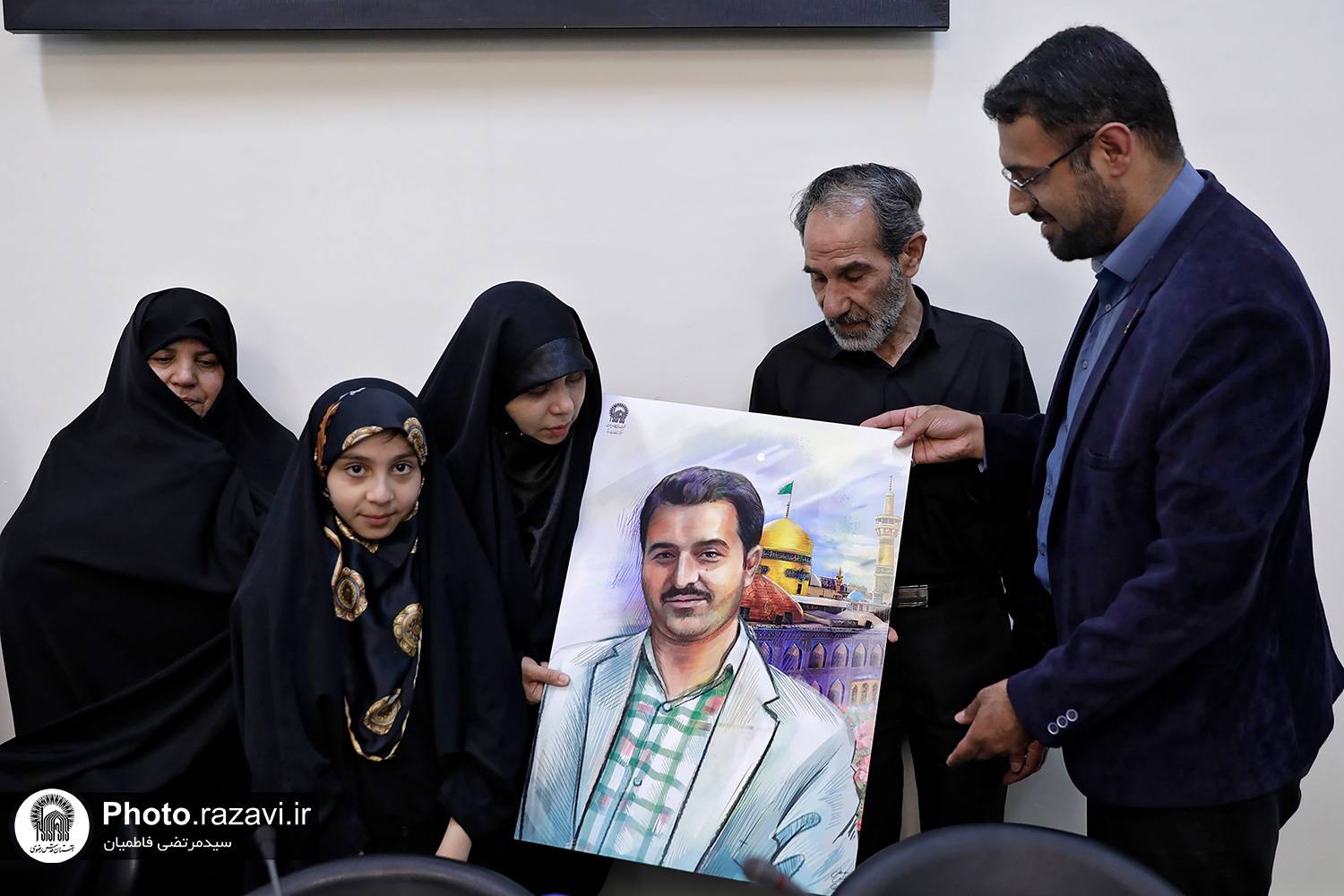 رئیس مرکز ارتباطات و رسانه آستان قدس رضوی روایت متفاوت از سوژه‌ها‌ را یکی از نقاط قوت تولیدات رسانه‌ای مرحوم معراجی فر بیان کرد و گفت: گزارش‌های تولیدی این هنرمند فقید، بسیار بابرکت، ارزشمند و گره‌گشای مشکلات محرومان بود.