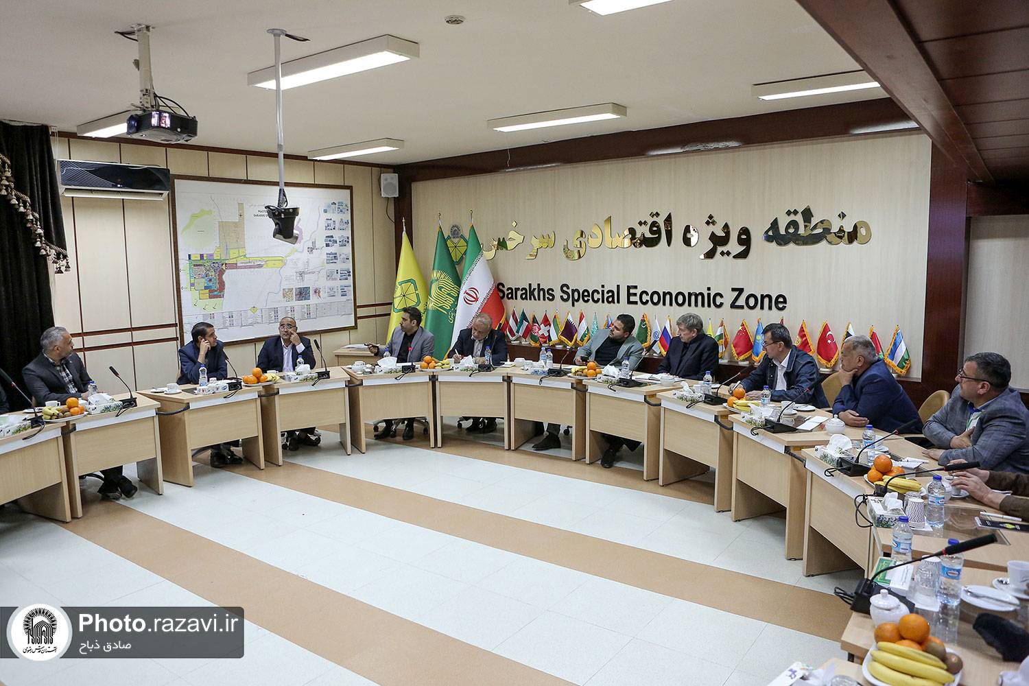 با هدف سرمایه‌گذاری و توسعه ارتباطات میان ایران و تاجیکستان، تعدادی از تجار، بازرگانان و مدیران عامل مناطق آزاد این کشور از زیرساخت‌های منطقه ویژه اقتصادی سرخس دیدن کردند.