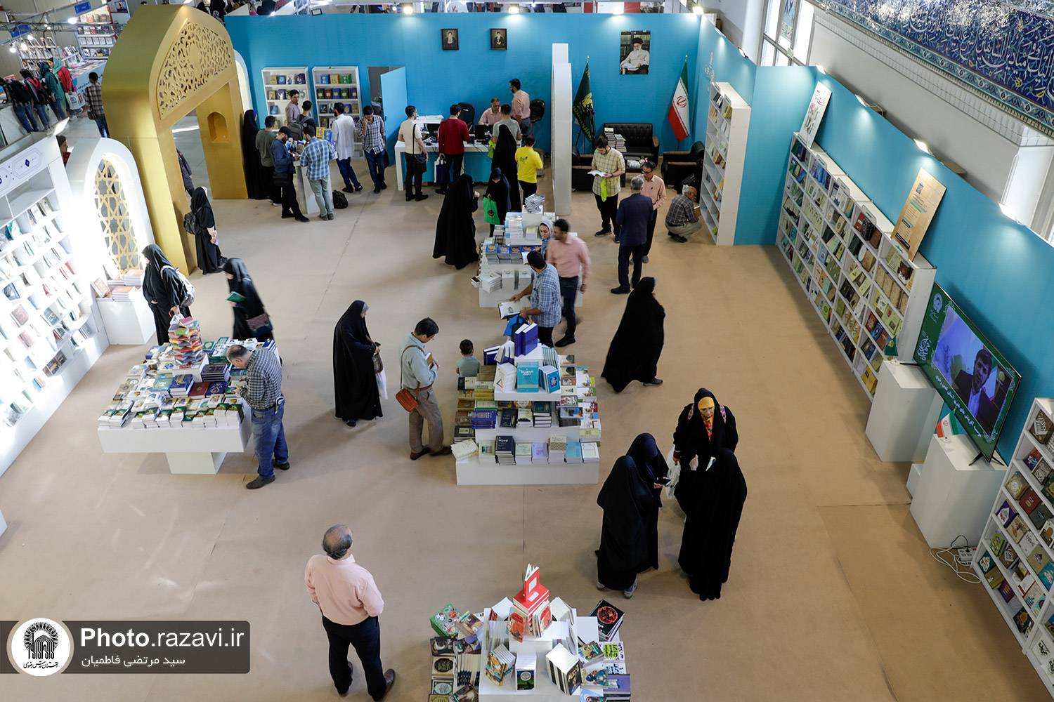 مديرعامل به‌نشر(انتشارات آستان قدس رضوی) در حاشیه برگزاری نمایشگاه کتاب تهران با اشاره به استقبال خیلی خوب عموم مردم ازکتاب‌هاي گفت: علاوه بر فروش کتاب بصورت تک جلدي، بخش زيادي از فروش به‌نشر مربوط به مجموعه‌ها، نهادها و سازمان‌هايي است که به نوعي با کودکان و نوجوانان درارتباط هستند.