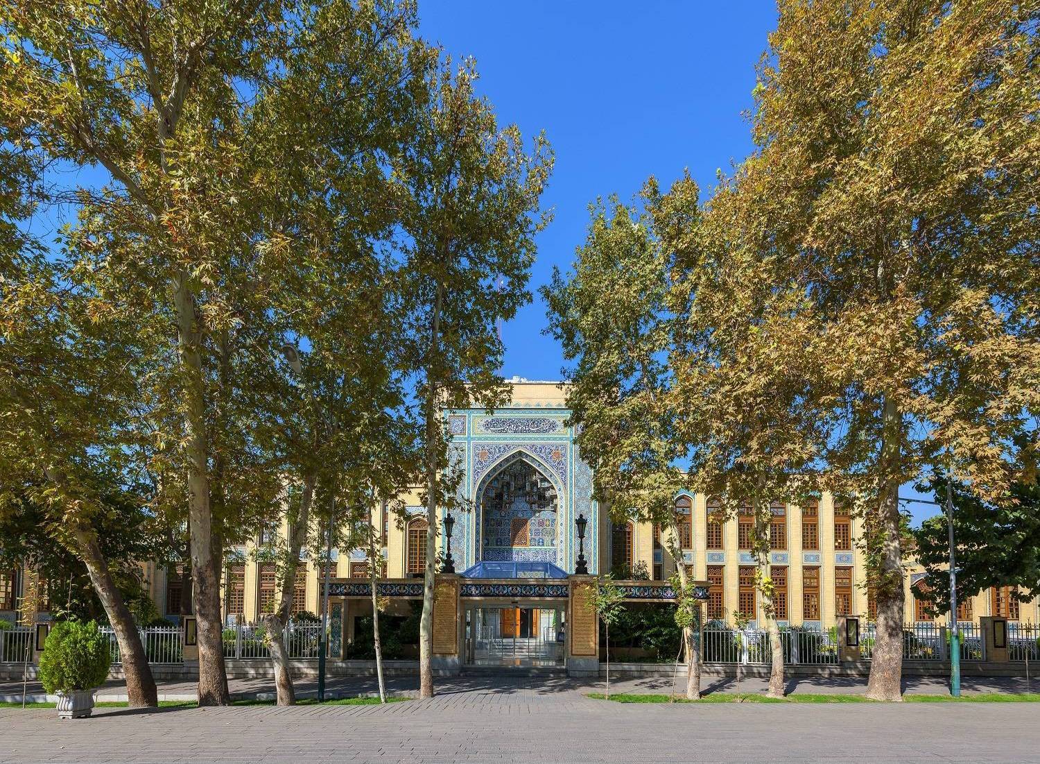 کتابخانه و موزه ملی ملک بزرگترین موقوفه فرهنگی آستان قدس رضوی در تهران، ویژه برنامه‌های متنوعی را همزمان با هفته میراث فرهنگی برگزار می‌کند. 