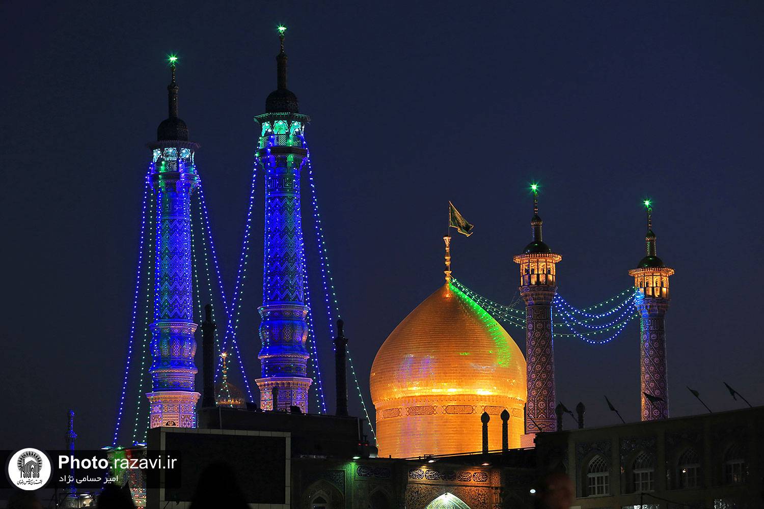 «بانوی کرامت»؛ فرزند بزرگوار امام موسی بن جعفر(ع)، حضرت فاطمه معصومه(س) از جمله شخصیت‌ها و امامزادگانی هستند، که زیارت قبر مطهرشان در منابع و روایات مورد تاکید قرار گرفته است. زیارت مرقد بزرگان و شخصیت‌های مذهبی و دینی در میان تمام اقوام و پیروان ادیان مرسوم و رایج بوده و هست؛ مسلمانان صدر اسلام نیز از این سیره پیروی می‌کردند.