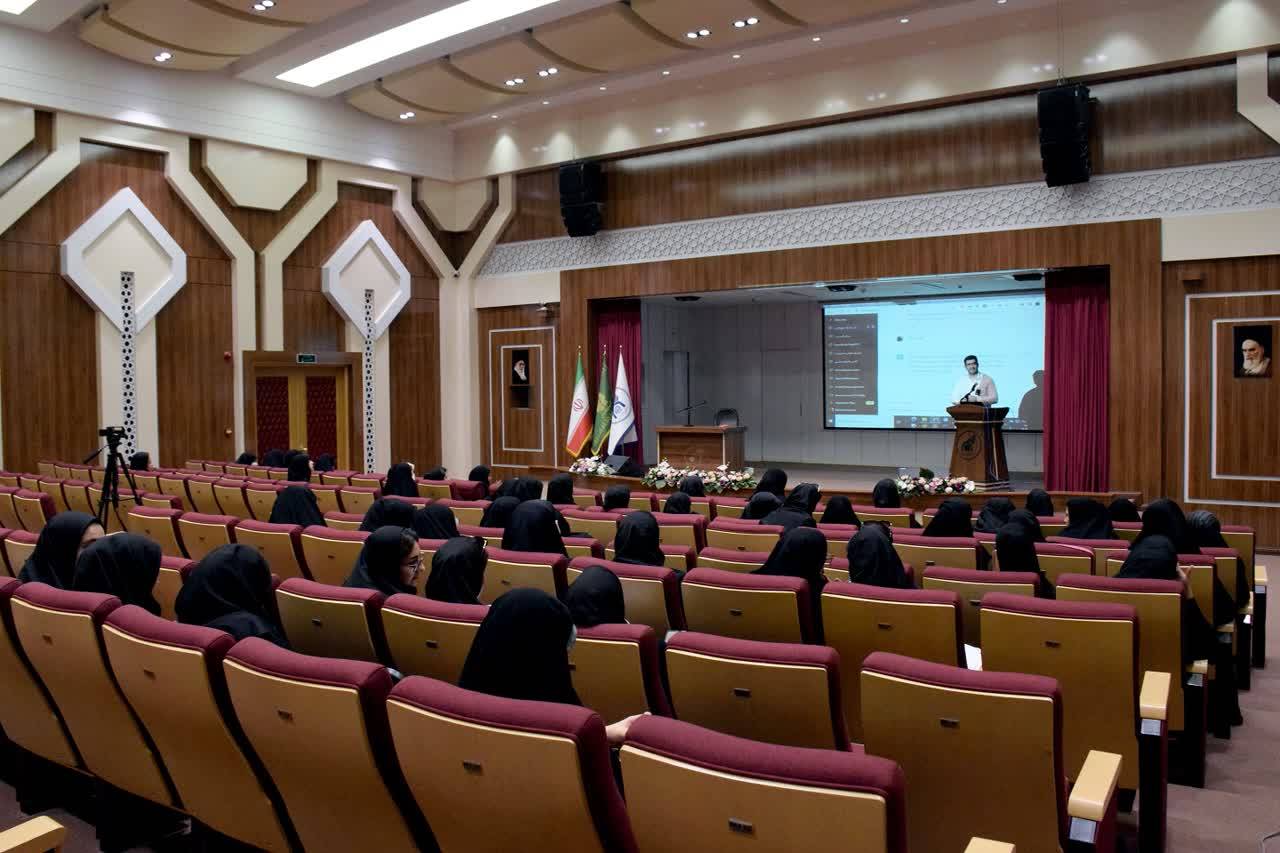 مركز نوآوري و كارآفريني دانشگاه بين المللي امام رضا(ع) كارگاه آموزشي «كاربردهاي هوش مصنوعي در زندگي روزمره انسان» را ويژه دانشجويان واحد خواهران برگزار كرد.