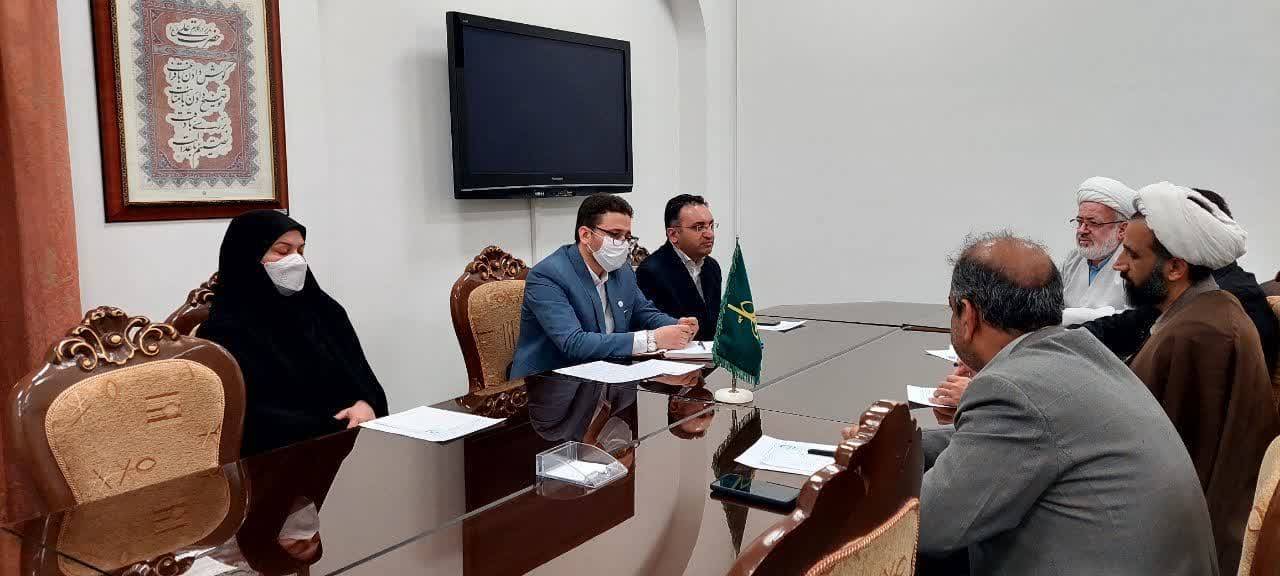 راهکارهای عملیاتی اجراي نخستين جشنواره صنايع خلاق فرهنگي عالم آل محمد (ص) در نشستی مشترک با حضور جمعی از مسئولان دو دانشگاه بین المللی امام رضا(ع) و علوم اسلامی رضوی برگزار شد.