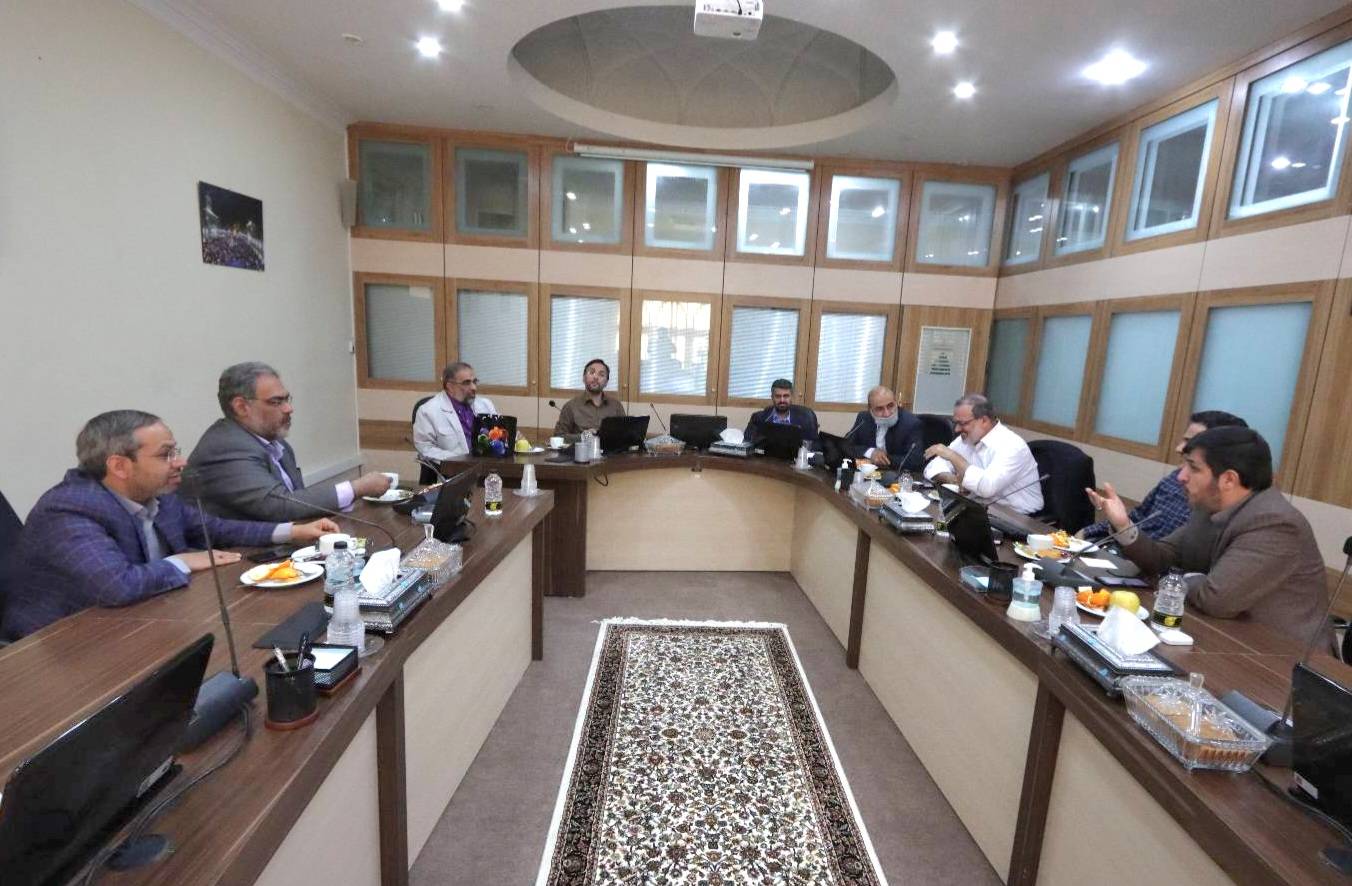 در نشست رئیس سازمان علمی و فرهنگی آستان قدس رضوی و معاون سرمایه انسانی آستان قدس رضوی با معاونان دانشگاه آزاد اسلامی، راهکارها و روش‌های حل موضوعات مختلف آستان قدس رضوی مطرح شد.