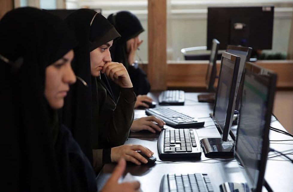 با هدف ارتقای سطح خدمت رسانی در دهه کرامت، پاسخگویی واحد ارتباطات مردمی آستان قدس رضوی به زائران و مجاوران که از طریق سامانه 138 انجام می شود، به صورت شبانه‌روزی خواهد بود.