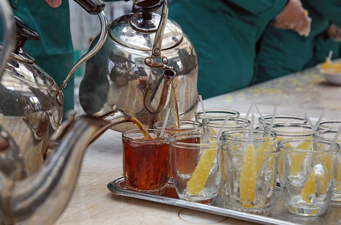 هم‌زمان با آغاز دهه کرامت 1402، به همت کتابخانه و موزه ملی ملک چایخانه حضرت رضا(ع) در میدان مشق تهران برپا شد. 