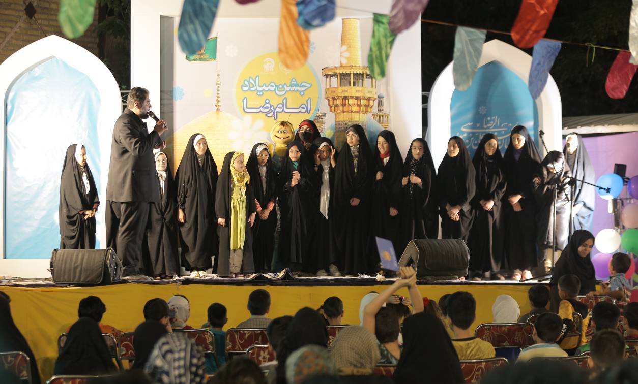 مراسم جشن میلاد امام رضا(ع) به همت مؤسسه آفرینش‌های هنری آستان قدس رضوی در مجتمع فرهنگی هنری امام خمینی(ره) مشهد برگزار شد. 