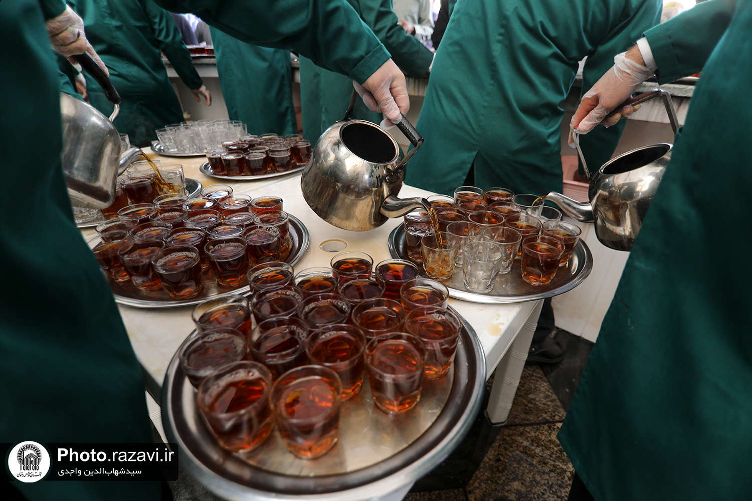 حضور خادمیاران کرمانی در چایخانه حضرت