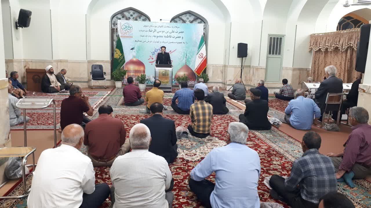 همزمان با دهه کرامت ایام ولادت با سعادت حضرت علی بن موسی الرضا (ع) و حضرت فاطمه معصومه (س) محفل ادبی شب شعر در زیارتگاه شهید آیت الله مدرس وابسته به سازمان فرهنگی آستان قدس رضوی برگزار شد.