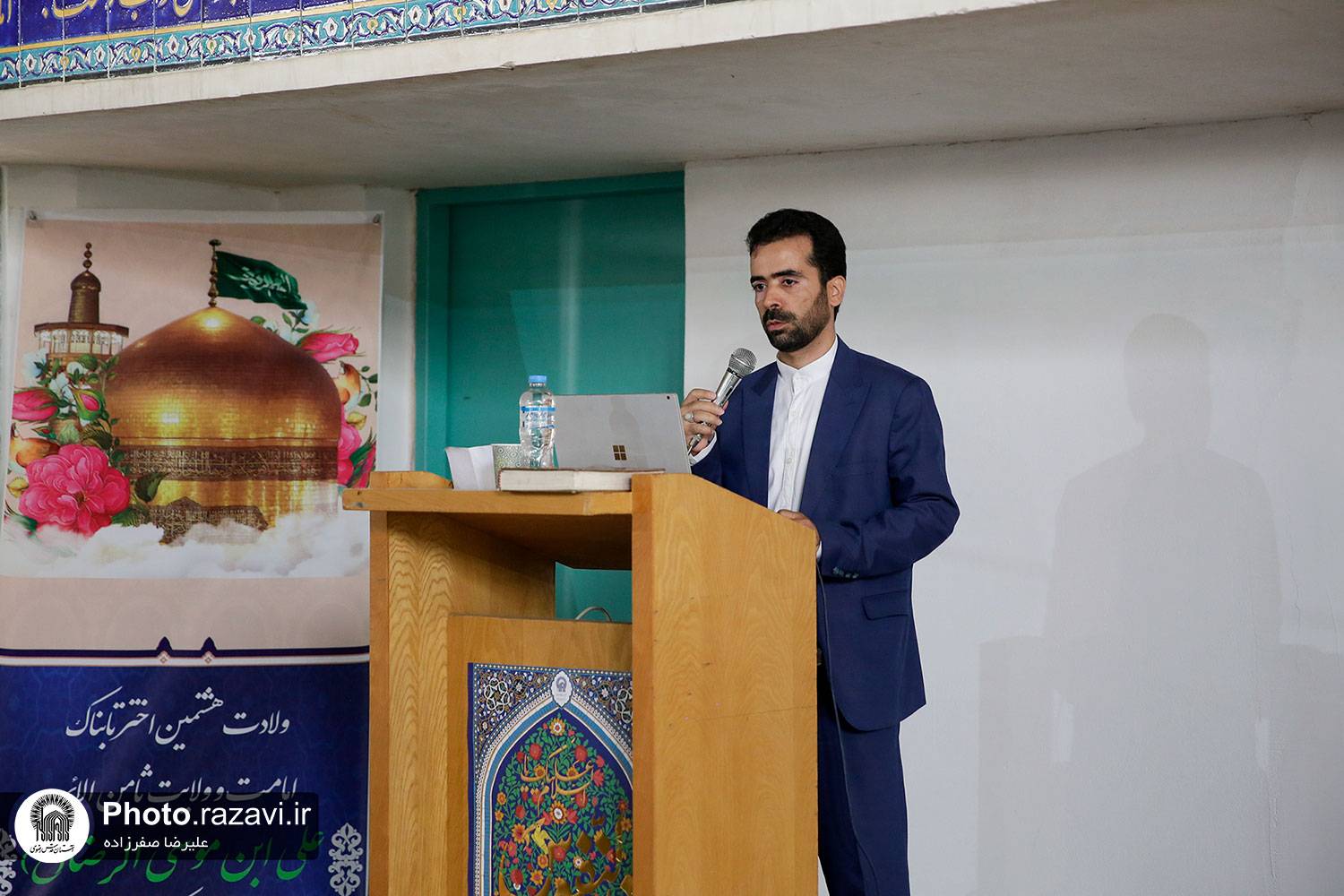 مدیرعامل شرکت آرایه‌های معماری رضوی گفت: با توجه به رهنمودهای رهبر معظم انقلاب در خصوص شعار سال، این شرکت در تلاش است علاوه‌بر افزایش افزایش تنوع تولیدات خود در حوزه تمام اِلمان‌های معماری، نسبت به فعال‌سازی فرایندهای برون‌سپاری محصولات و نیز آزادسازی ظرفیت فروش در قالب کارگزاری، اعطای نمایندگی و... اقدام کند.