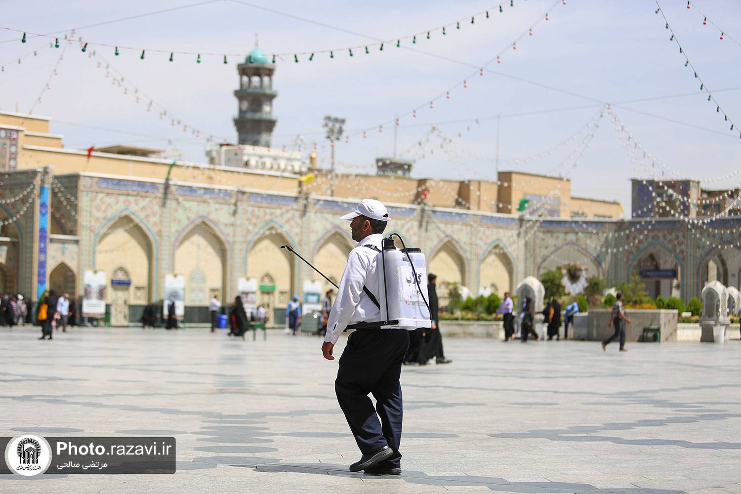 گنجینه رضوی حافظ اسناد مکتوب ارزشمندی است که در برگ برگ هر کدام از آن‌ها بخشی از تاریخ این مرز و بوم نهفته است. در این میان، مجموعه‌ای از این اسناد تاریخی روایتگر تاریخچه برگزاری مراسم‌های قدیمی و باسابقه در بارگاه ملکوتی امام هشتم(ع) همچون تعطیر یا عطرافشانی است. 