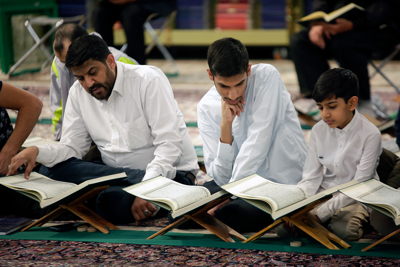 رئیس اداره دارالقرآن کریم حرم مطهر رضوی گفت: به همت اداره دارالقرآن کریم حرم مطهر رضوی، کارگاه مشاوره و آموزش قرائت و حفظ قرآن کریم ویژه خواهران و برادران همه روزه در صحن‌ها و رواق‌های مبارکه برگزار می‌شود.