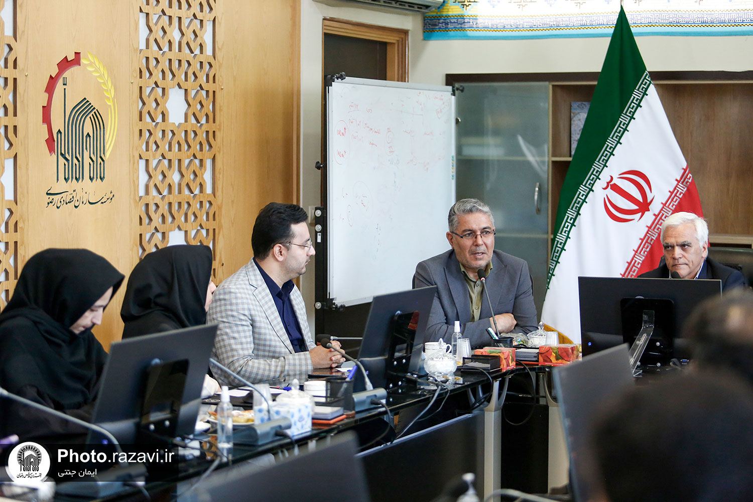 نشست خبری بمناسبت روز ملی گل و گیاه در بنیاد بهره وری موقوفات آستان قدس رضوی