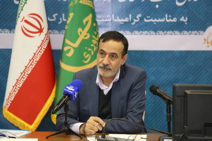 معاون آب و خاک وزارت جهاد کشاورزی در آئین افتتاح طرح 120 هکتاری آبیاری تحت فشارِ کشت و صنعت اسفراین گفت: با توجه به راندمان تولید محصولات در بخش کشاورزی آستان قدس رضوی، فعالیت این نهاد در حوزه به‌زراعی، به‌نژادی و همچنین عملیات آبی و خاکی در این کشت و صنعت قابل تقدیر است.