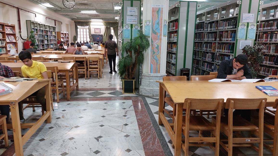 تابستان که فرا می‌رسد، شور و شوق اتمام سال تحصیلی و فراغت از درس و مدرسه تمام وجود دانش‌آموزان را در برمی‌‌گیرد. در این میان، بیشتر والدین به تکاپو می‌افتند تا کودکان و نوجوانانشان ایام پرنشاط و پرثمری را در روزهای بلند تابستانی بگذرانند و کمتر سراغ بازی‌های رایانه‌ای و تفریحات کاذب بروند. بدین ترتیب ممکن است آنان را راهی کلاسهای گوناگون ورزشی و هنری و حتی درسی کنند. اما نباید از یاد برد که…