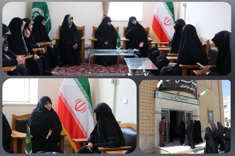 جمعی از بانوان طلبه تایلندی ضمن حضور در پردیس خواهران دانشگاه علوم اسلامی رضوی با فعالیت های این مجموعه علمی آشنا شدند.