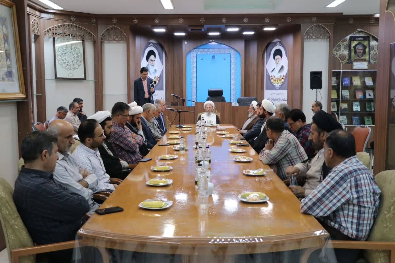 حضرت آیت‌الله جعفر سبحانی از مراجع عظام تقلید، از بنیاد پژوهش‌های اسلامی آستان قدس رضوی بازدید کرد.