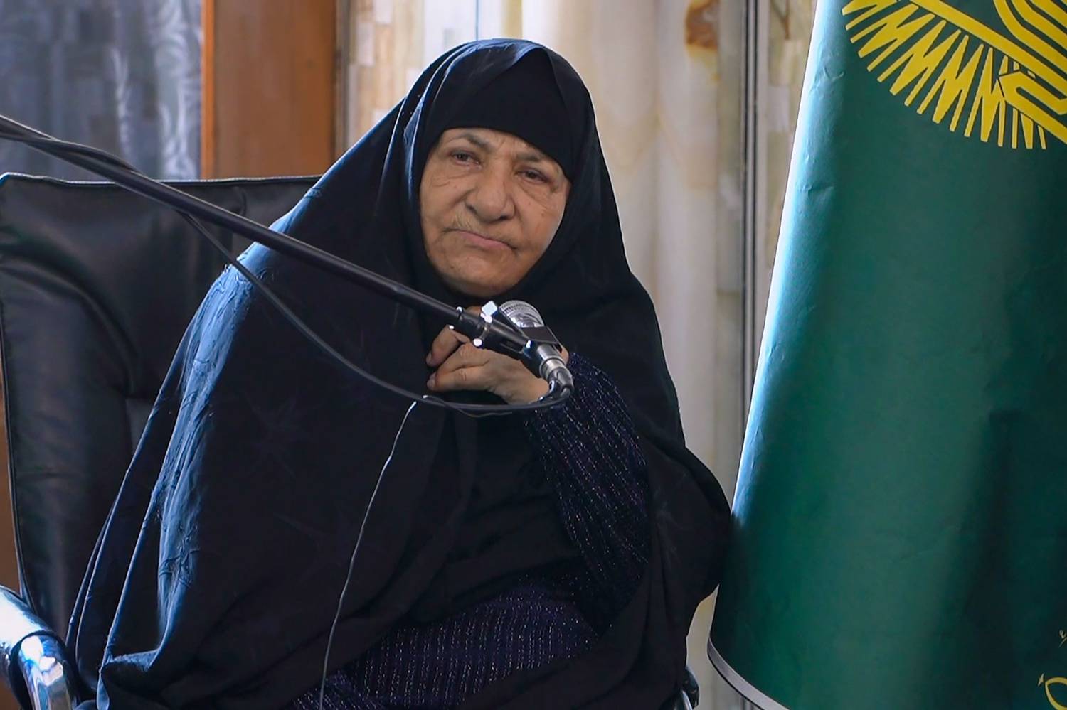 می گویند اعجوبه ای است برای خودش. از مادران شهیدی است که جدا از شهیدان اسماعیل و ابراهیم فرجوانی (دو پاره جگرش) که در راه آزادی وطن هبه کرده و با دستان خودش به ودیعه خاک سپرده است، خودش هم برای خودش شخصیت مستقلی دارد. او از جمله بانوان فعال در ستاد پشتیبانی دفاع مقدس اهواز بود، پس از جنگ، به‌صورت جدی وارد فعالیت‌های اقتصادی و اجتماعی شد، به‌طوری‌که او امروز یکی از بانوان تأثیرگذار و الگو در اهواز…