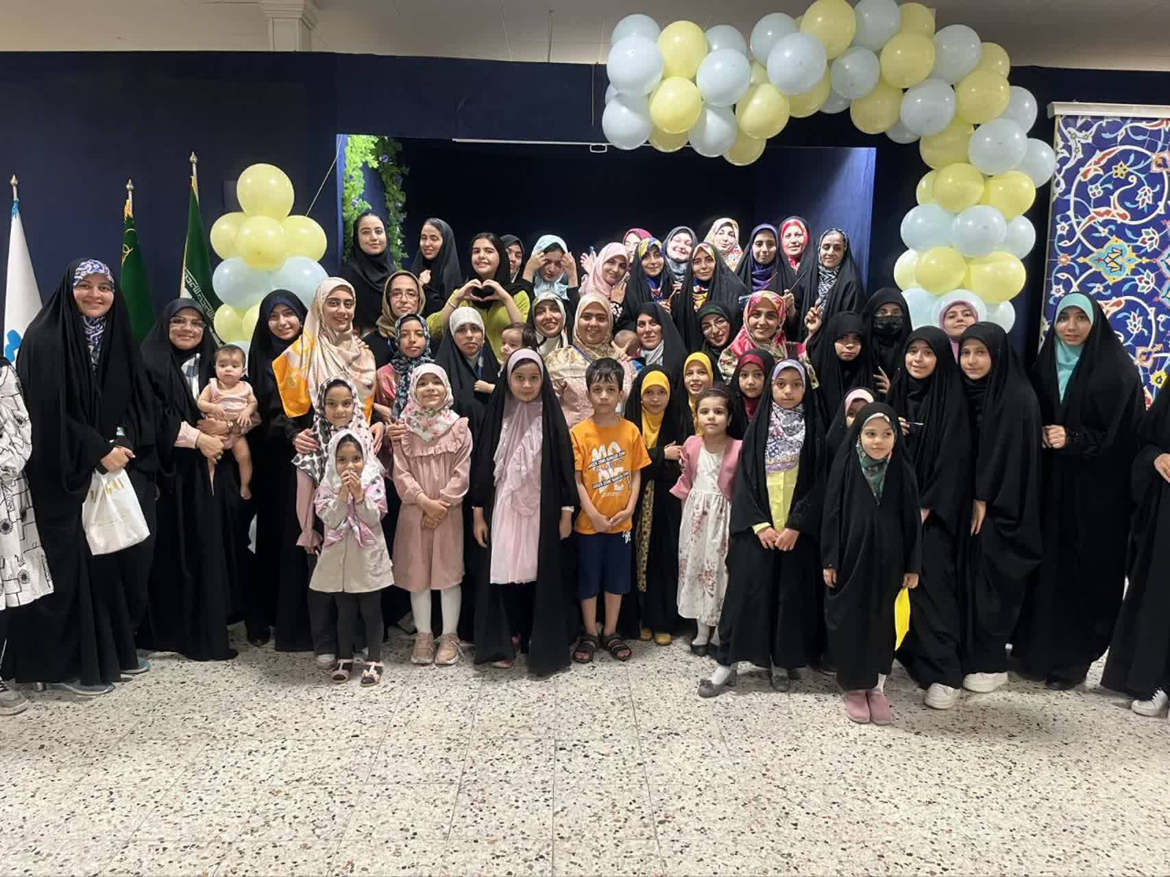 همزمان با دهه کرامت رضوی، ویژه برنامه «یک قرار دخترانه، روز معصومه» با حضور مهمانان مختلف و جمعی از دختران و بانوان مشهدی در فروشگاه مرکزی کتاب و محصولات فرهنگی انتشارات به‌نشر در خیابان امام خمینی (ره) مشهد در بخش‌های گوناگون به اجرا درآمد تا یک خاطره شیرین و به‌یادماندنی را برای دختران در روزهای پایانی سال تحصیلی رقم بزند.