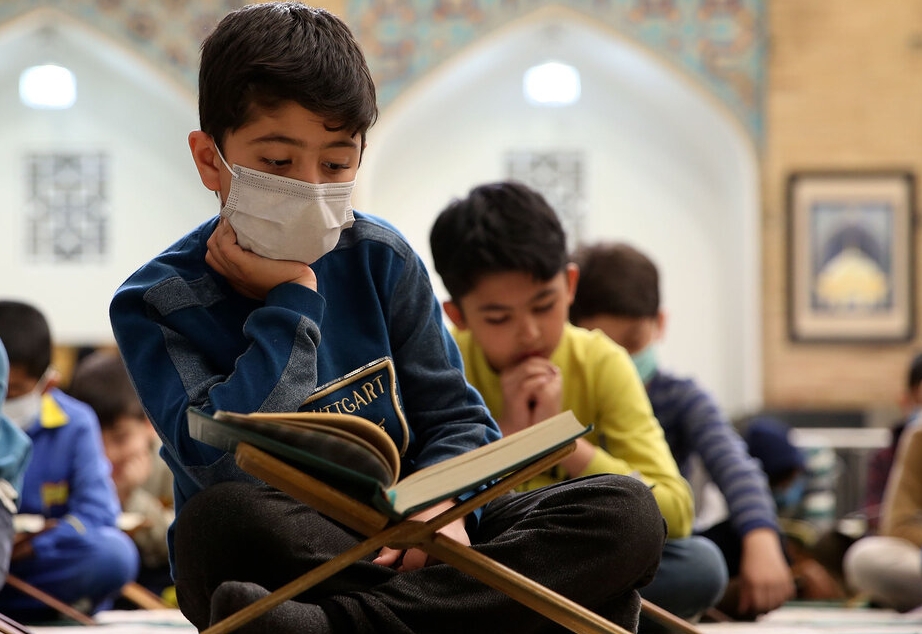 همزمان با ایام دهه پر خیر و برکت کرامت، کرسی تلاوت قرآن کریم ویژه نوجوانان پسر در حرم رضوی برگزار می‌شود.