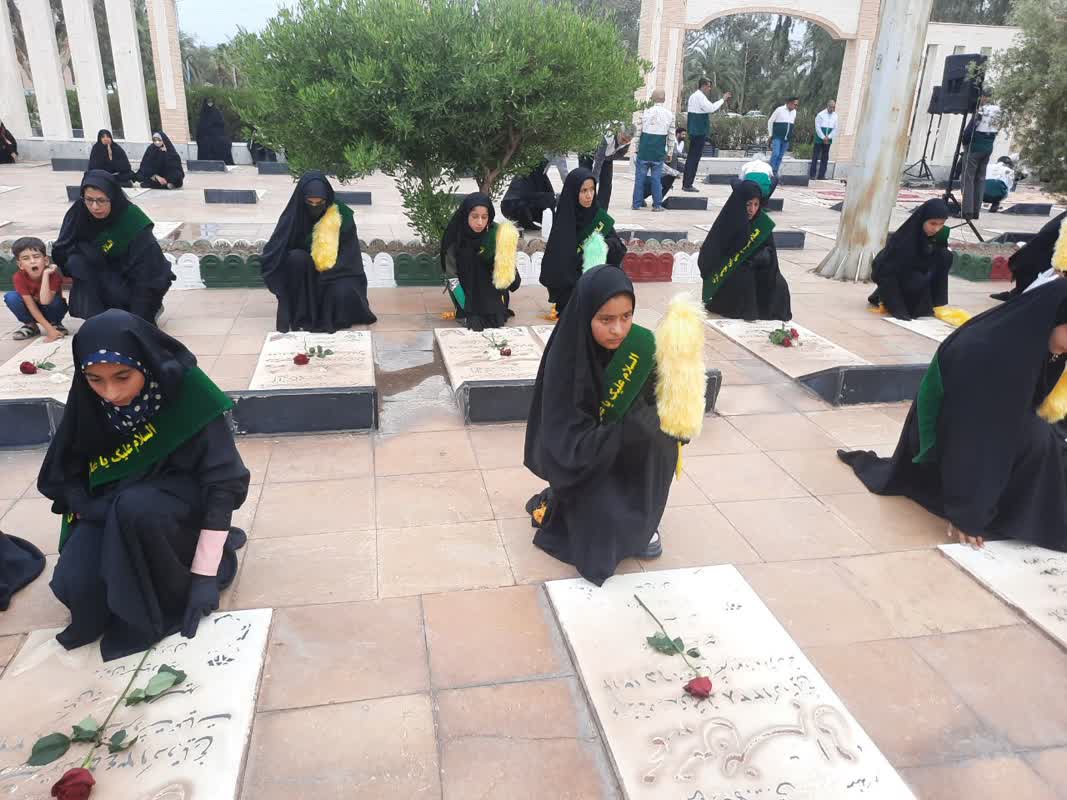 گلزار شهدای بم با حضور خادمیاران رضوی عطر آگین شد