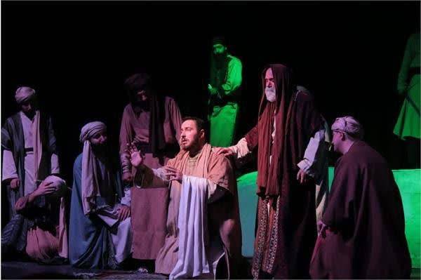 نمایش «آهوان» از آثار تولیدی مؤسسه آفرینش‌های هنری آستان قدس رضوی با کسب رتبه‌های برتر در بخش‌های مختلف در شانزدهمین جشنواره ملی تئاتر رضوی در تبریز خوش درخشید. 