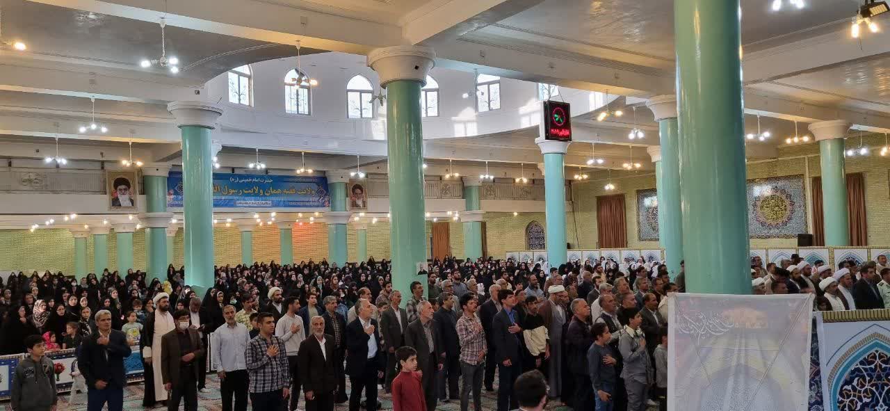 پیچیدن شمیم رضوی با حضور خادمان کاروان زیر سایه خورشید در تکاب