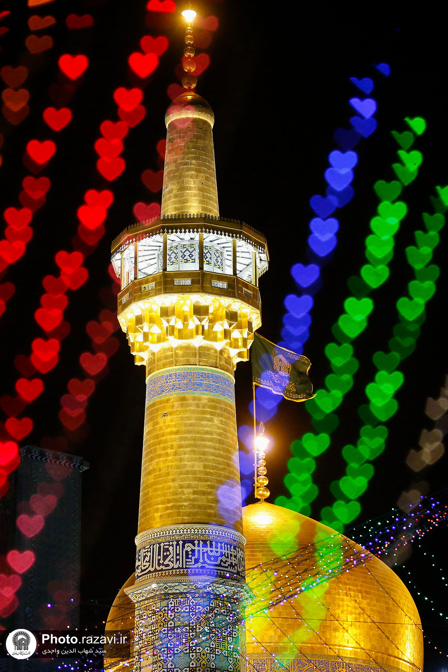 عکس با کیفیت : گنبد و گلدسته حرم مطهر رضوی