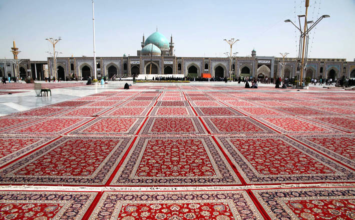 به مناسبت فرارسیدن ولادت باسعادت حضرت رضا(ع)، نزدیک به 130 هزار مترمربع از صحن‌های مختلف حرم مطهر رضوی مفروش می‌شود.