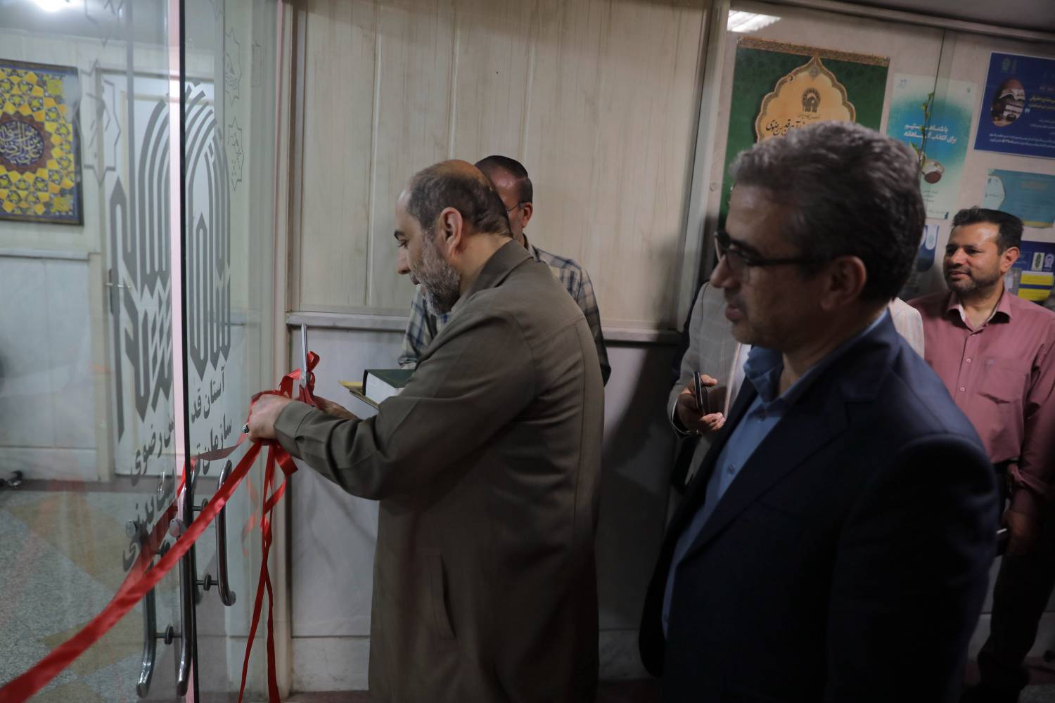 همزمان با ایام نورانی دهه کرامت رضوی و میلاد نورانی امام رضا علیه السلام، آیین افتتاح کلینیک تخصصی روان‌شناسی و مشاوره آستان مهر رضوی واحد تربیت بدنی با حضور مدیر عامل محترم بنیاد کرامت رضوی ، مدیران مراکز و همچنین مشاوران و روان شناسان مرکز جامع مشاوره آستان قدس رضوی برگزار گردید.