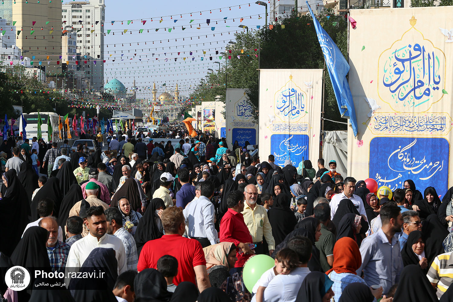 یک خیابان پر از نور، لبریز از عشق