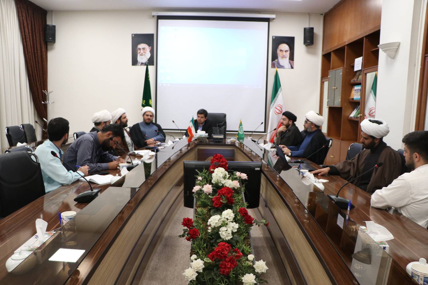 در نخستین نشست هم اندیشی مبلغان و فعالان عرصه تبلیغ بین الملل بر لزوم تشکیل شبکه تبلیغی منسجم و هم افزا در جغرافیای فرهنگی بین الملل تاکید شد. 