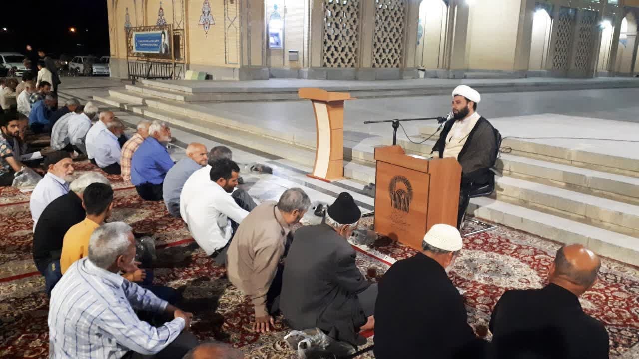 همزمان با نخستین روز ماه ذی الحجه ویژه برنامه سالروز ازدواج حضرت علی(ع) و فاطمه(س) در زیارتگاه شهید مدرس برگزار شد.