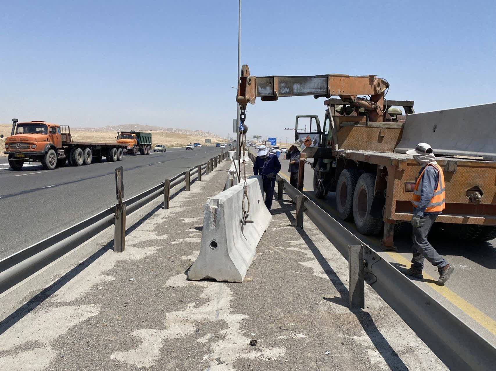 مدیرعامل شرکت صنایع، معادن و عمران رضوی از پیشرفت 99 درصدی پروژه تهیه و نصب حفاظ مفصلی(نیوجرسی) در محور آزادراه مشهد باغچه توسط این شرکت خبر داد.