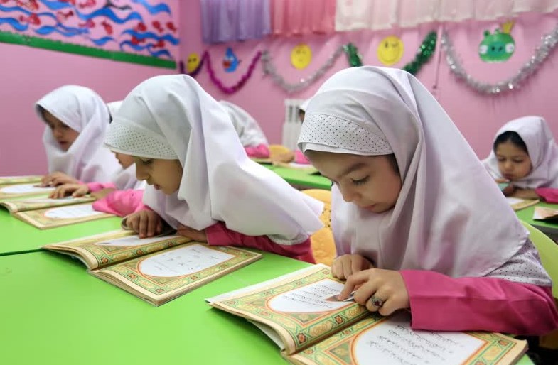  مدیر مرکز قرآن کریم آستان قدس رضوی گفت: دوره‌های آموزشی  مهد الرضا(ع) با محوریت آموزش قرآن به روش قصه و بازی به نونهالان و کودکان بالای ۵ سال در   ۴۷۰ شعبه و مرکز قرآنی  درسراسر کشور برگزار می‌شود.